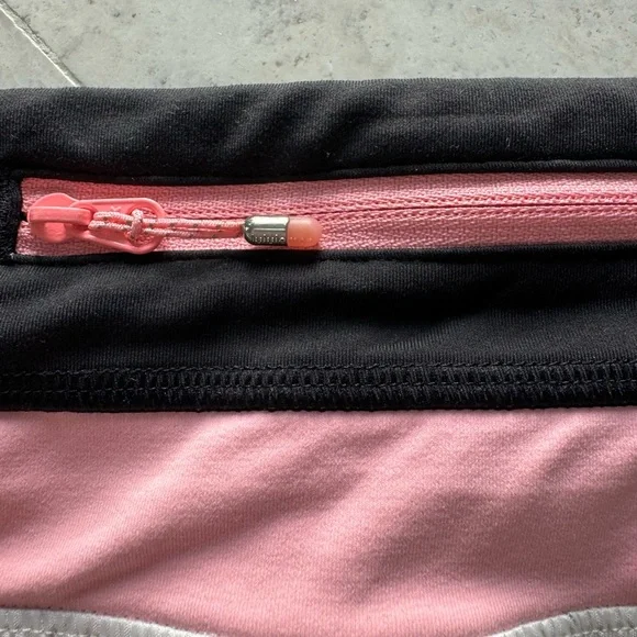 Lululemon Athletica Groovy Run shorts. Gingham plaid size 8. - Picture 6 of 9